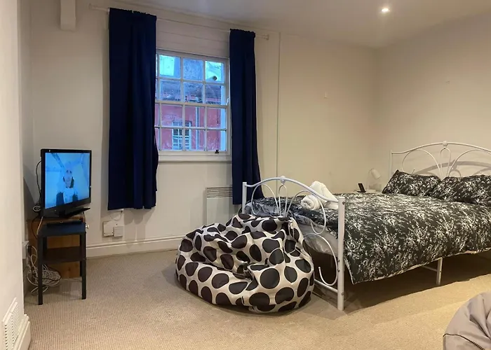 Stylish 1-bed Flat In Trendy Montpelier, *