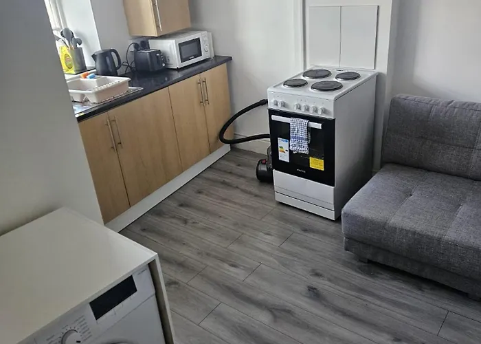 Stylish 1-bed Flat In Trendy Montpelier, *