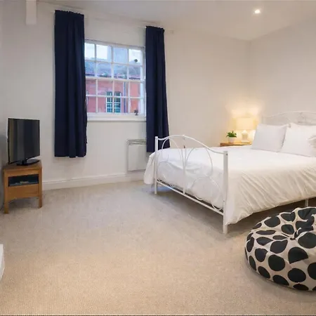 Stylish 1-bed Flat In Trendy Montpelier,